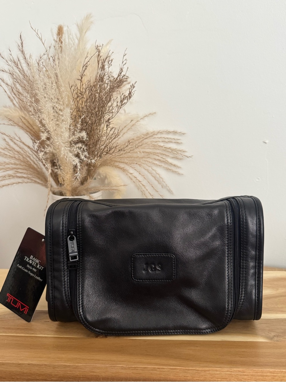 TUMI - black  100% leather  Basic Travel Kit style 990  -  toiletry Bag